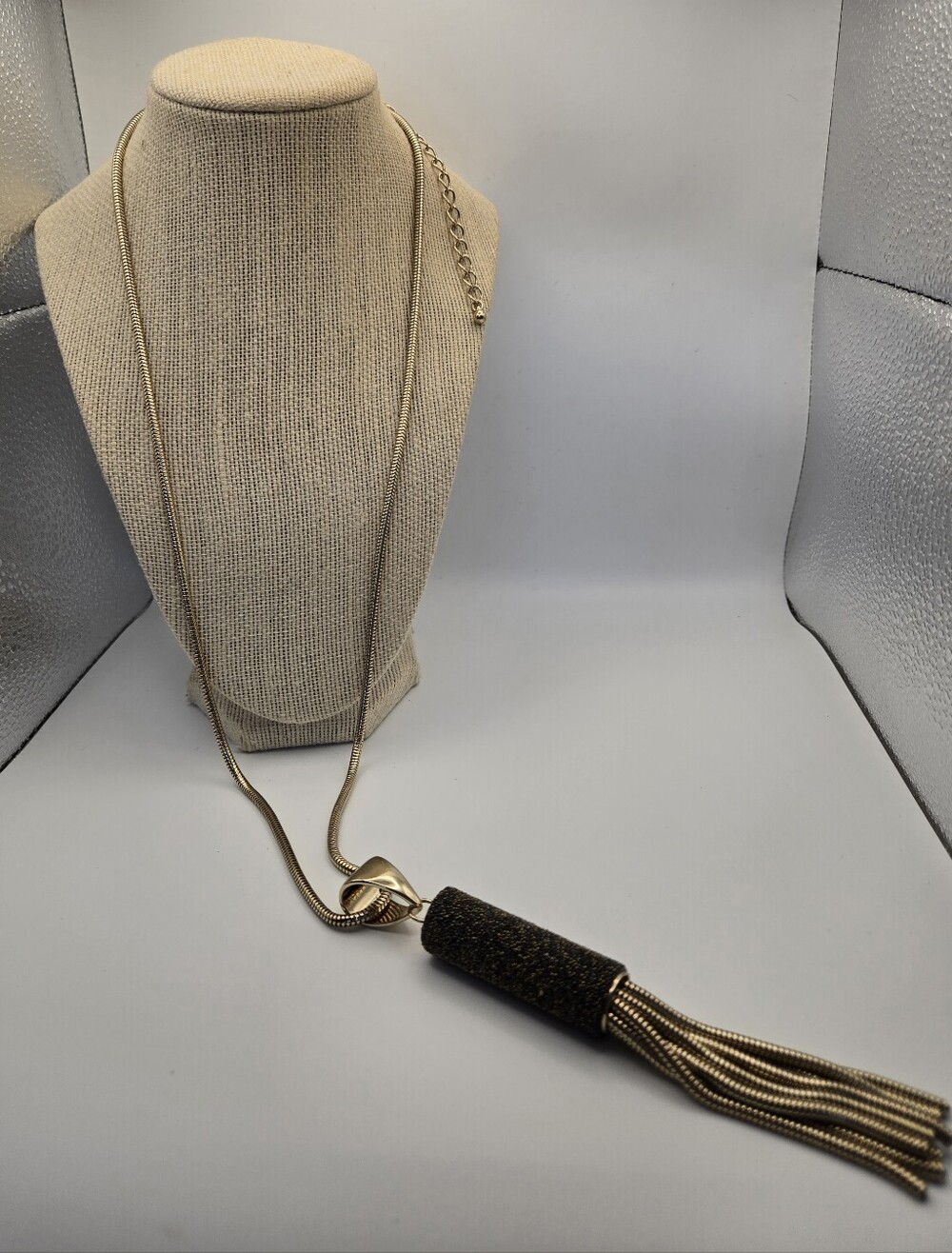 Chico's Long Goldtone Tassle Necklace Black Gold Sparkle Barrel Cap